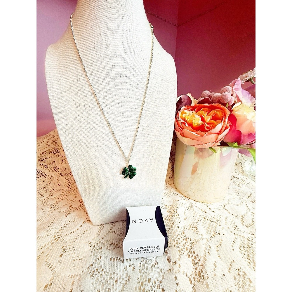 Avon New In Box 2011 Lucky Charm Shamrock Silver Tone Necklace (reversible)